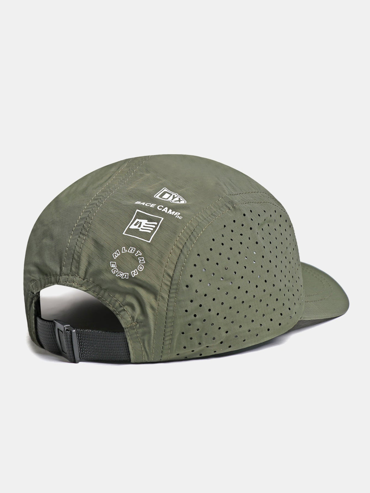 Gorra deportiva campestre de 5 paneles con visera corta, tejido perforado de secado rápido y logotipo posterior, ajustable para running y actividades al aire libre