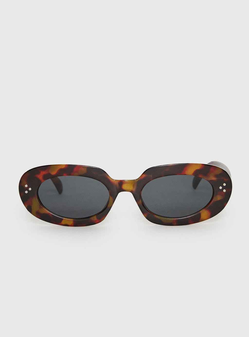 Gafas de sol ovaladas negras
