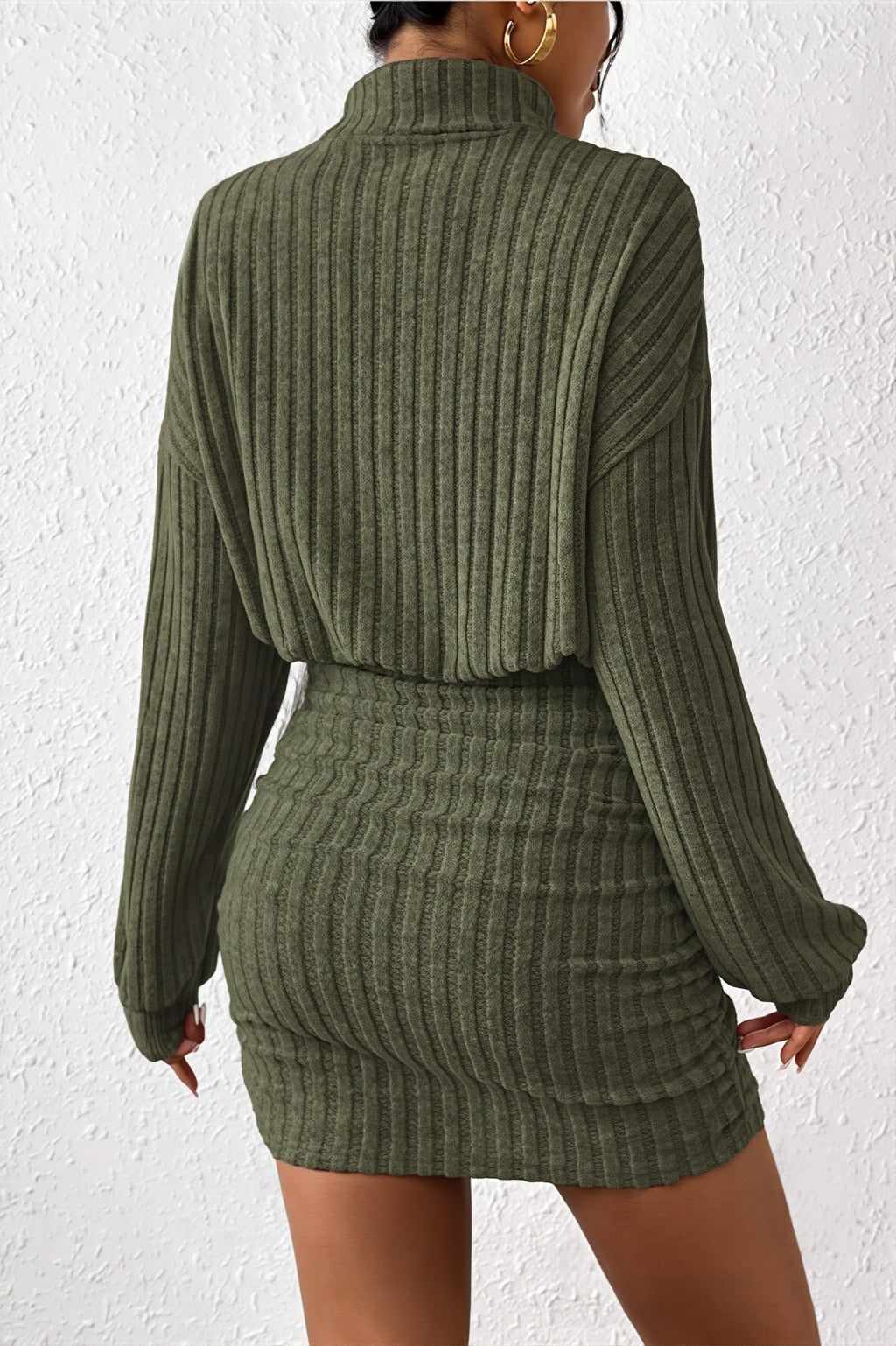 Vestido mini cuello alto