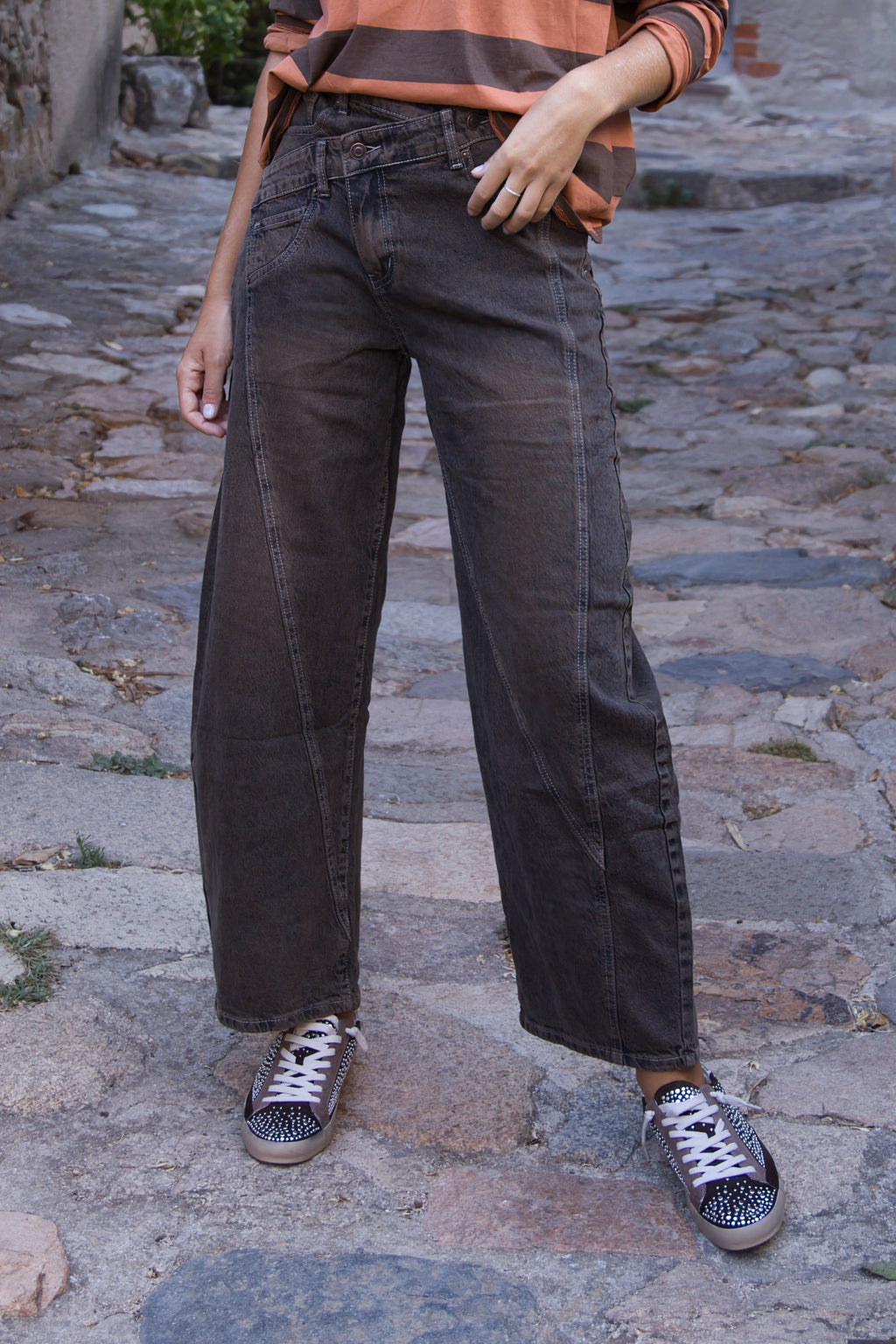 Pantalones  Cruzado Color Chocolate de Corte Moderno