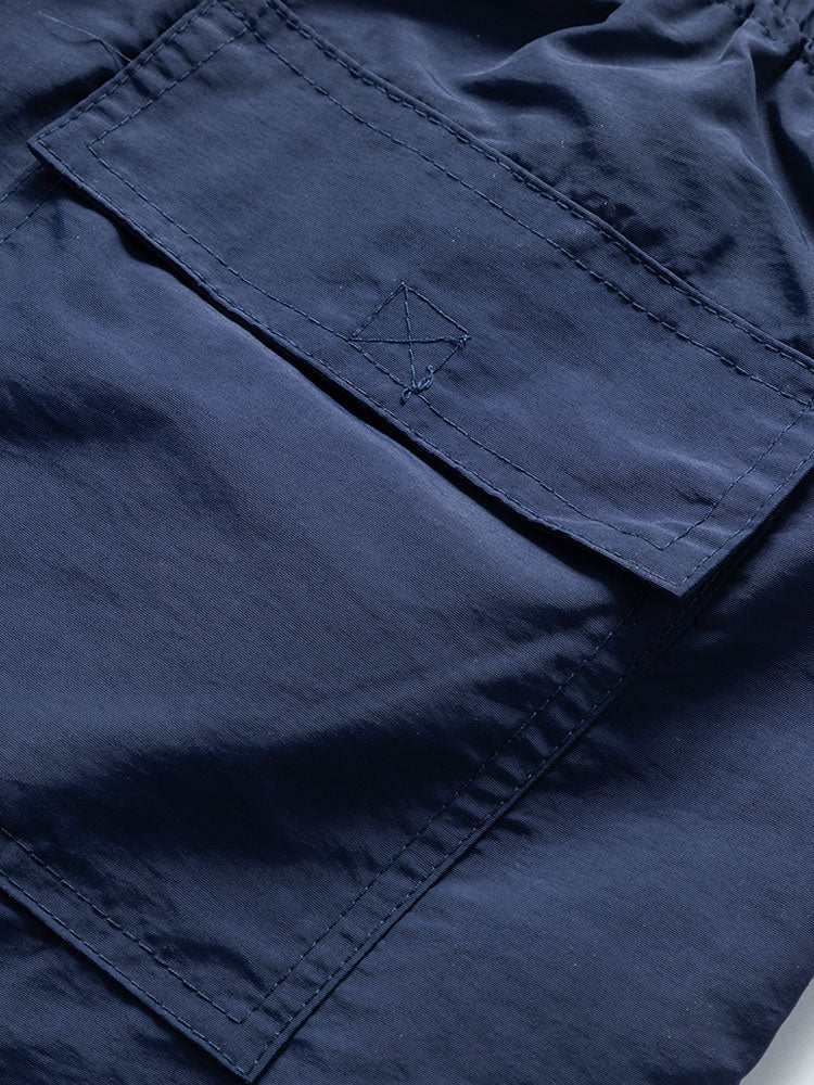 Conjunto de camisa abotonada con estampado geométrico y pantalones cortos de baño
