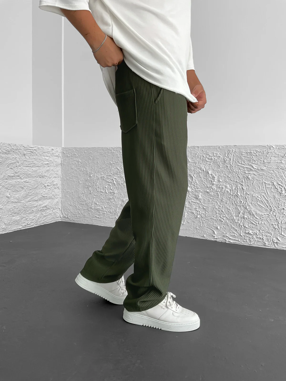 Javier | Pantalón de Canalé Elegante y Relajado