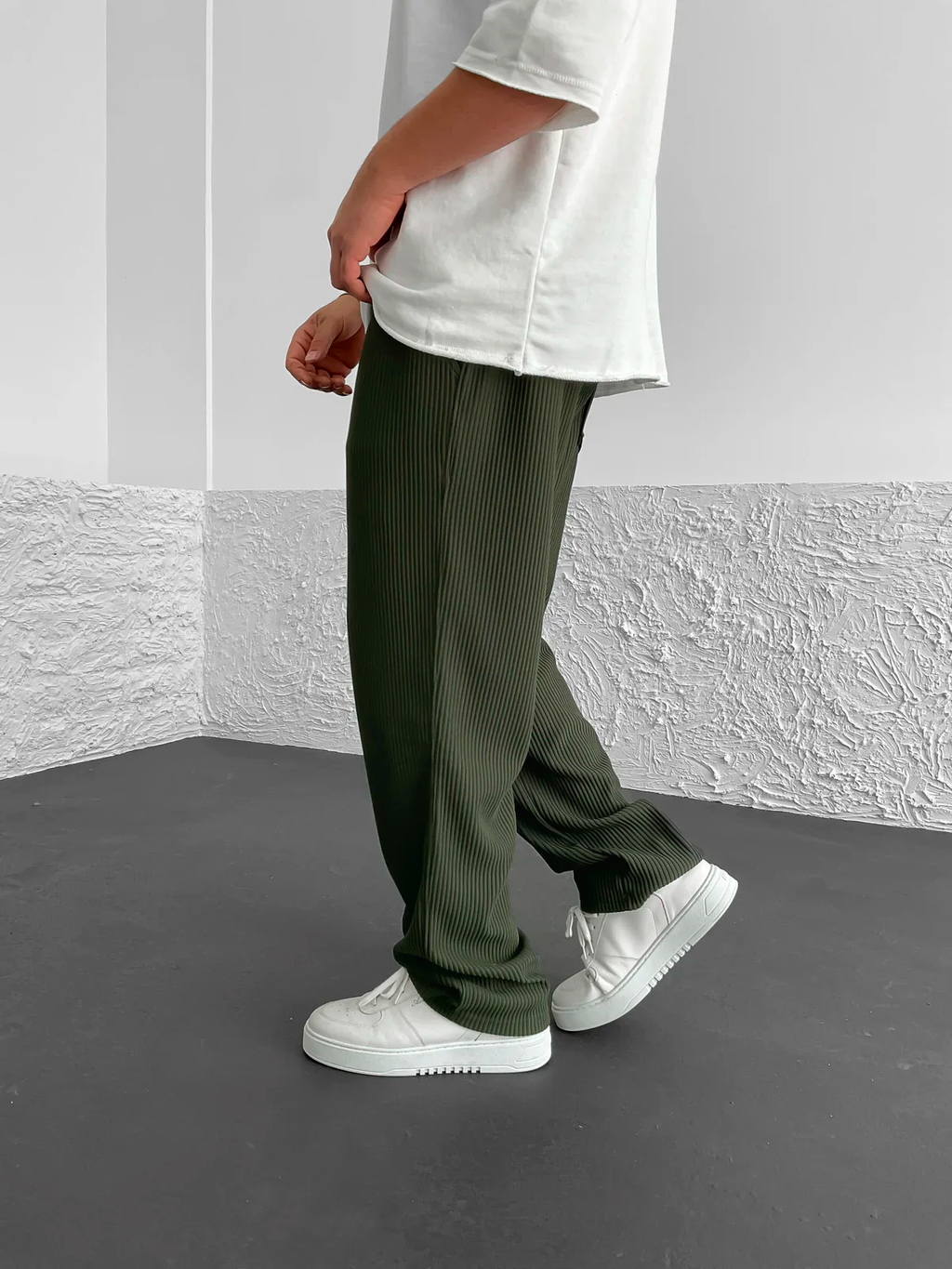 Javier | Pantalón de Canalé Elegante y Relajado