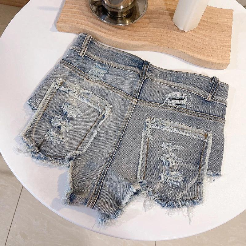 Microshorts vaqueros deshilachado a la moda
