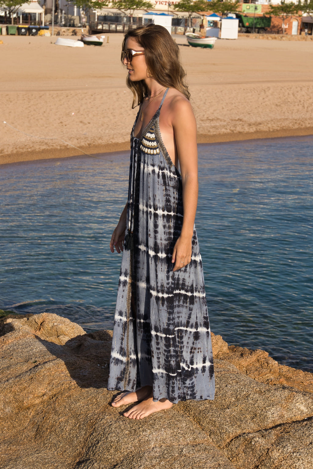 Vestido boho tie-dye con estampado de conchas
