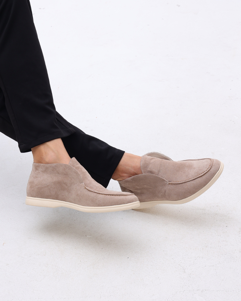 Sevilla | Botines Elegantes de Ante Suave