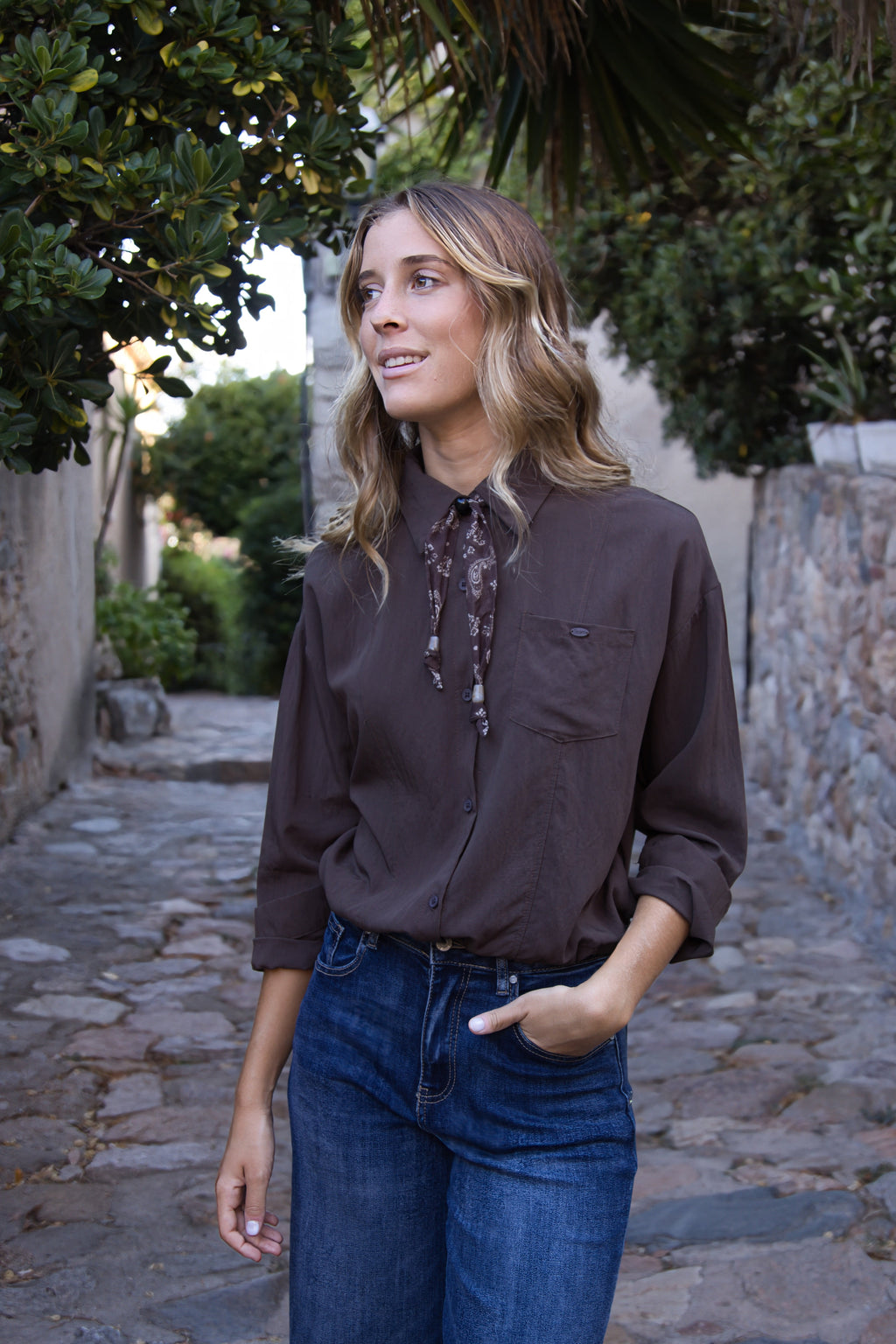 Camisa estampada con bandana estilo moderno