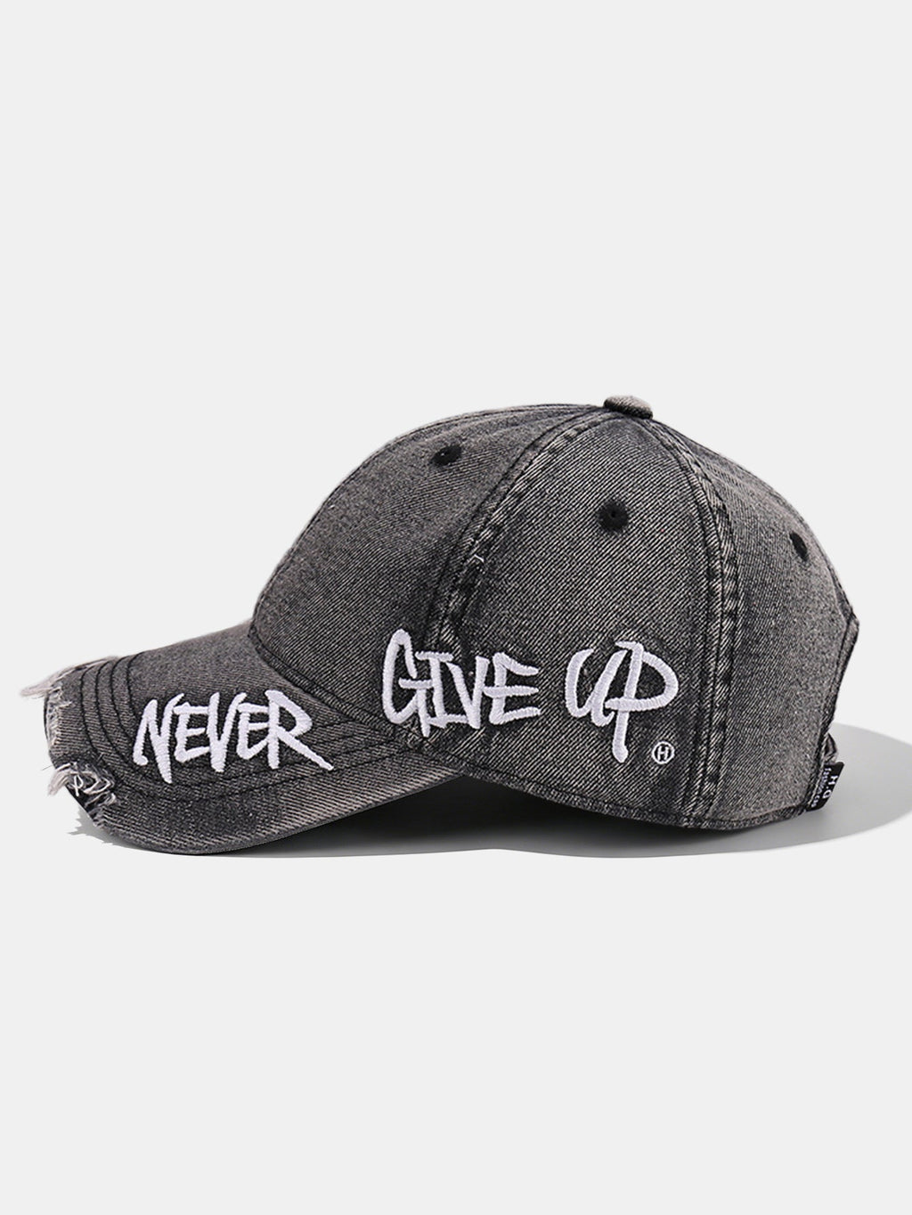 Gorra de mezclilla vintage con visera deshilachada y eslogan bordado «Nunca te rindas»