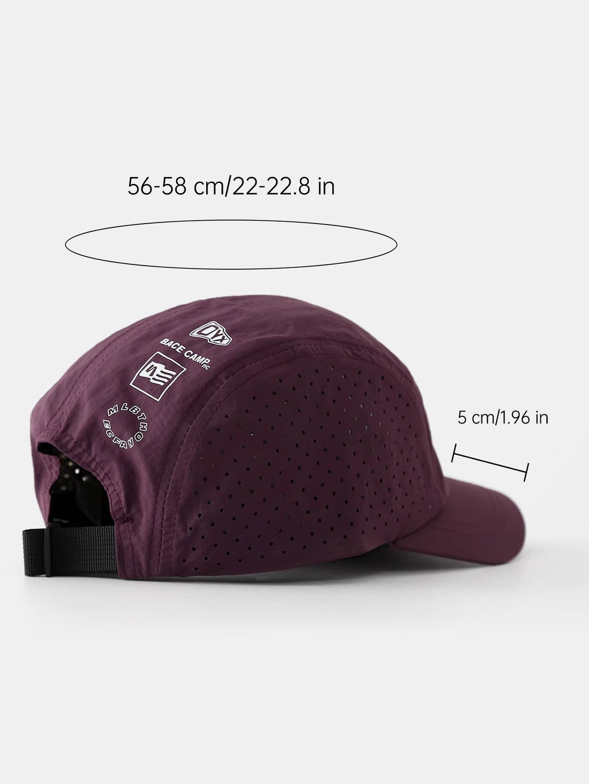 Gorra deportiva campestre de 5 paneles con visera corta, tejido perforado de secado rápido y logotipo posterior, ajustable para running y actividades al aire libre