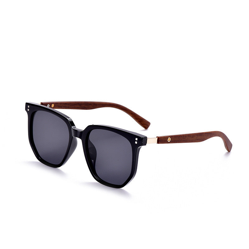 Gafas de sol elegantes de madera de aliso: ligeras, naturales y ecológicas