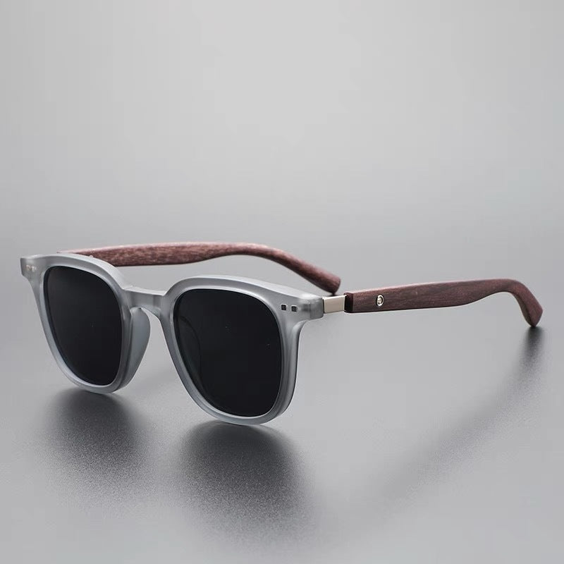 Gafas de sol elegantes de madera de aliso: ligeras, naturales y ecológicas