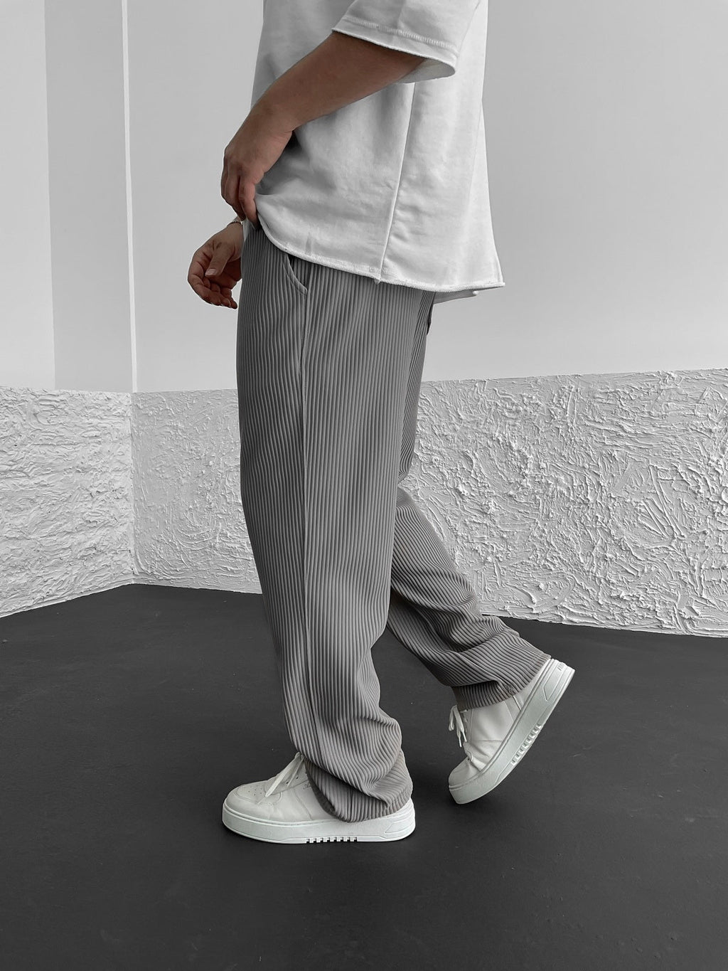 Javier | Pantalón de Canalé Elegante y Relajado