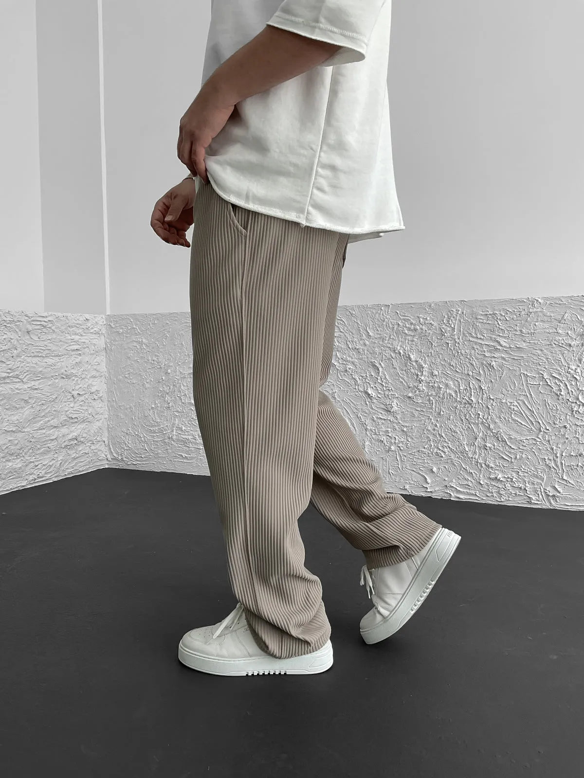 Javier | Pantalón de Canalé Elegante y Relajado