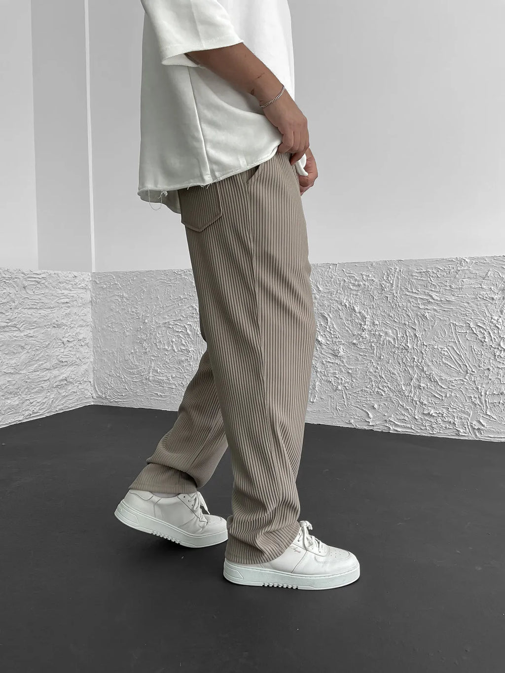 Javier | Pantalón de Canalé Elegante y Relajado