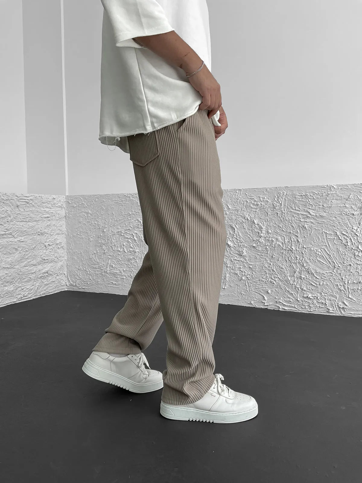 Javier | Pantalón de Canalé Elegante y Relajado