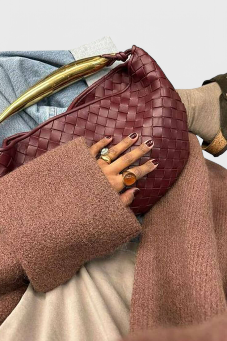 Gerda | Bolso de diseño tejido con elegante asa dorada
