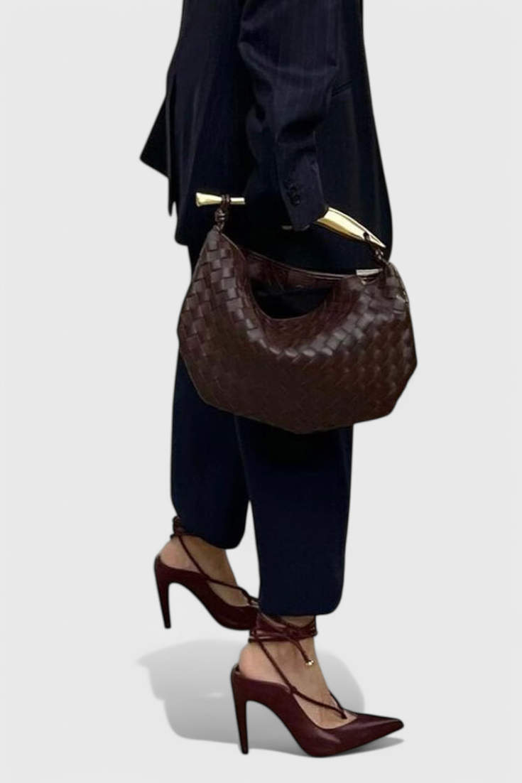 Gerda | Bolso de diseño tejido con elegante asa dorada