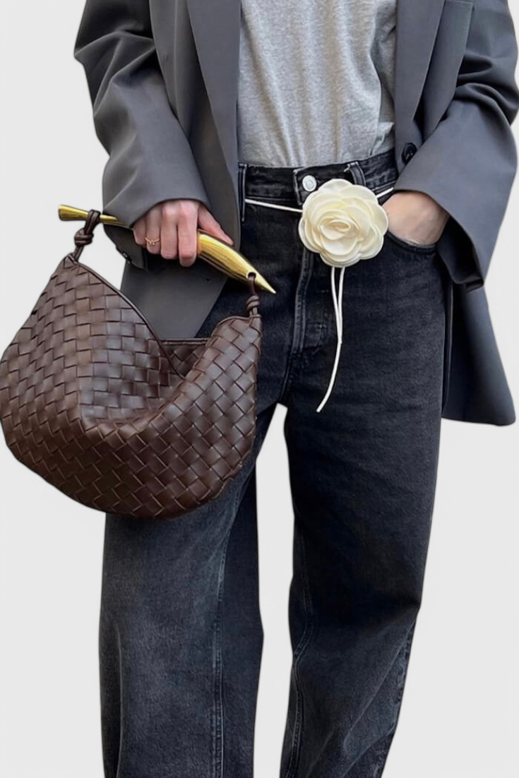 Gerda | Bolso de diseño tejido con elegante asa dorada