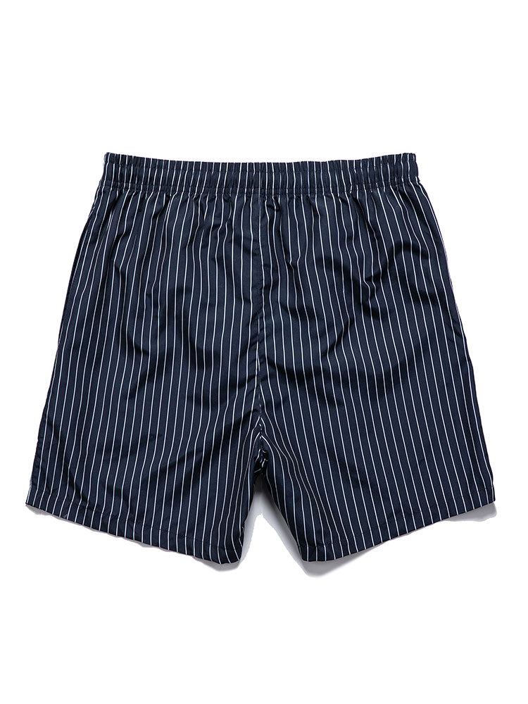 Conjunto de camisa abotonada con estampado de palmeras y shorts de baño a rayas
