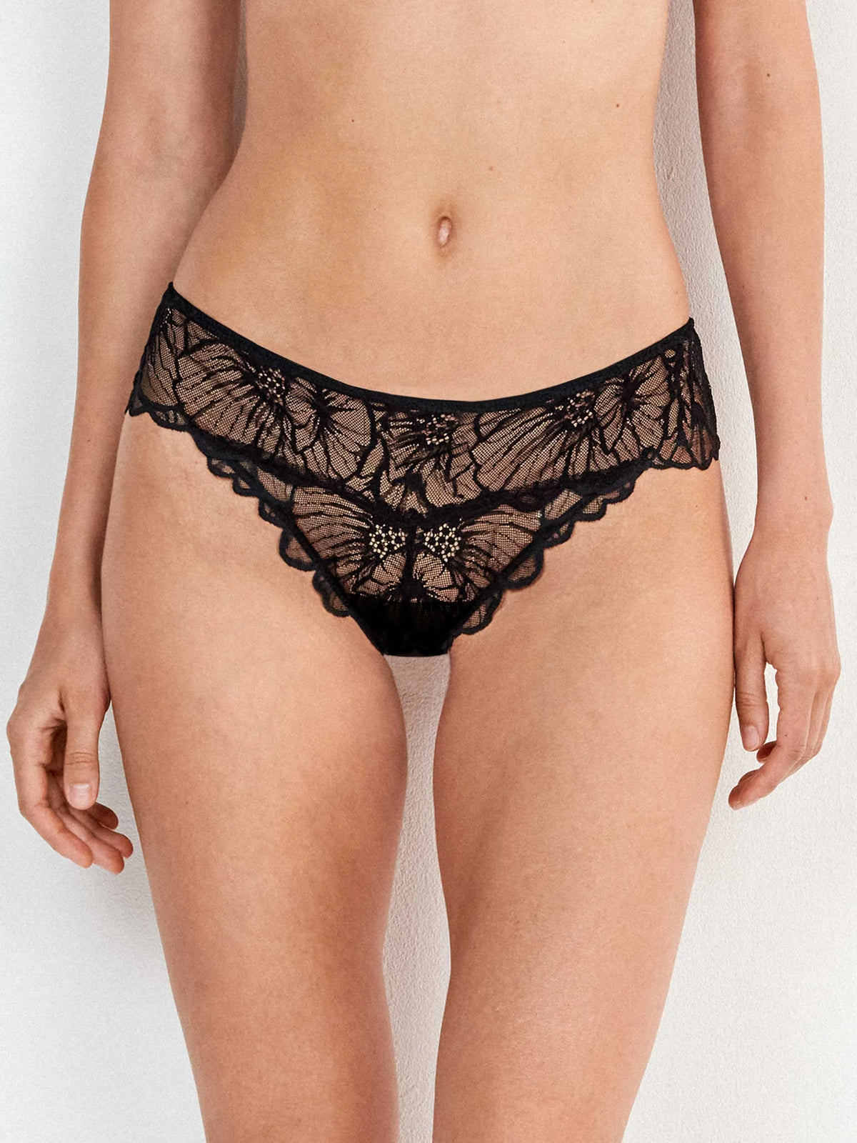 Braguita brasileña encaje floral