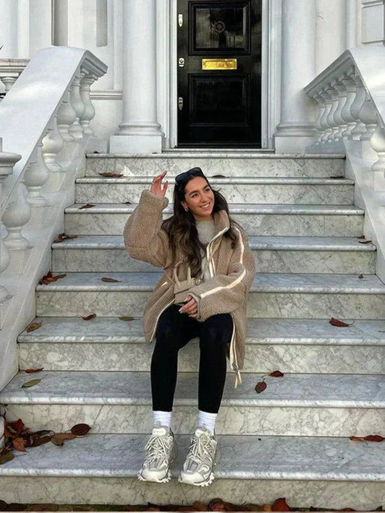 Silvia | Chaqueta Teddy Oversize con Cuello Alto y Estilo Acogedor