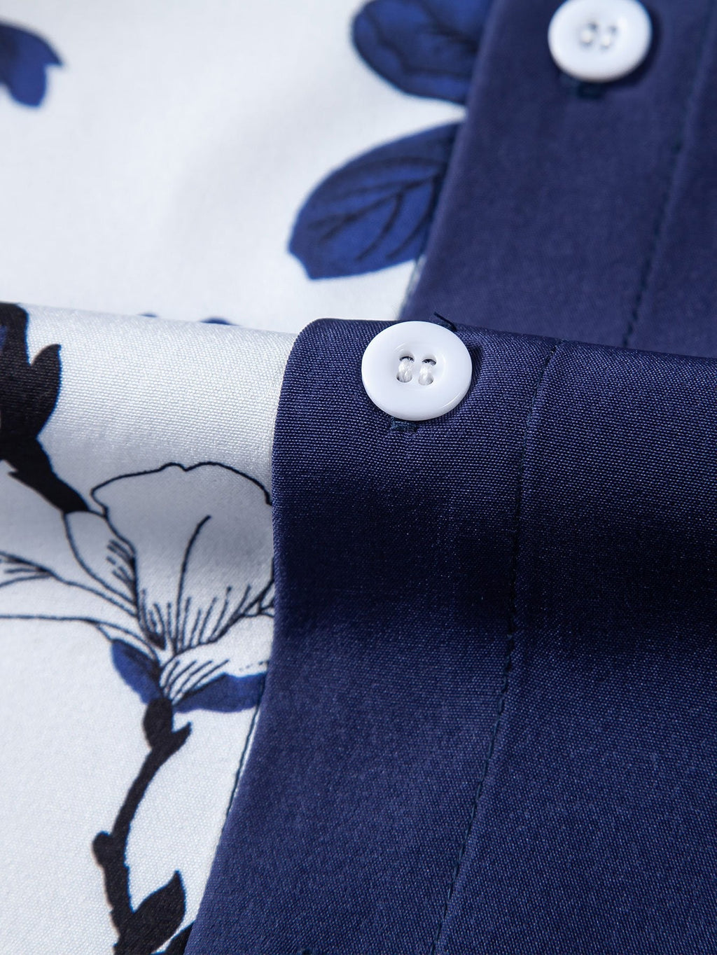 Conjunto elegante de camisa abotonada con estampado floral de patchwork y pantalones cortos de baño