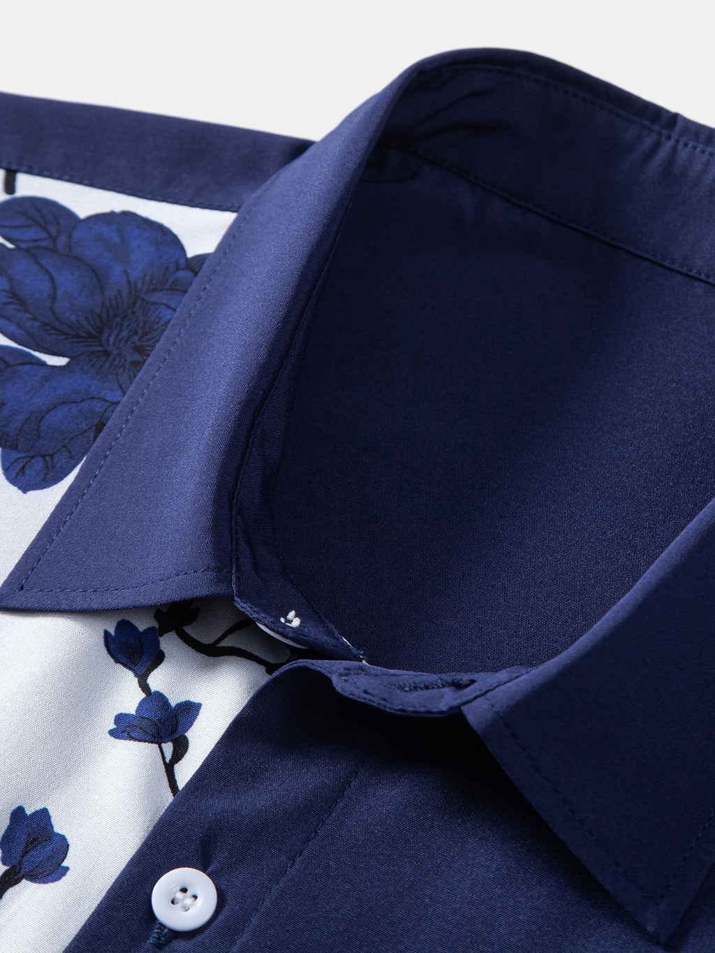Conjunto elegante de camisa abotonada con estampado floral de patchwork y pantalones cortos de baño